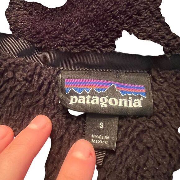 Patagonia black fuzzy full zip vest. Size small - Picture 3 of 8